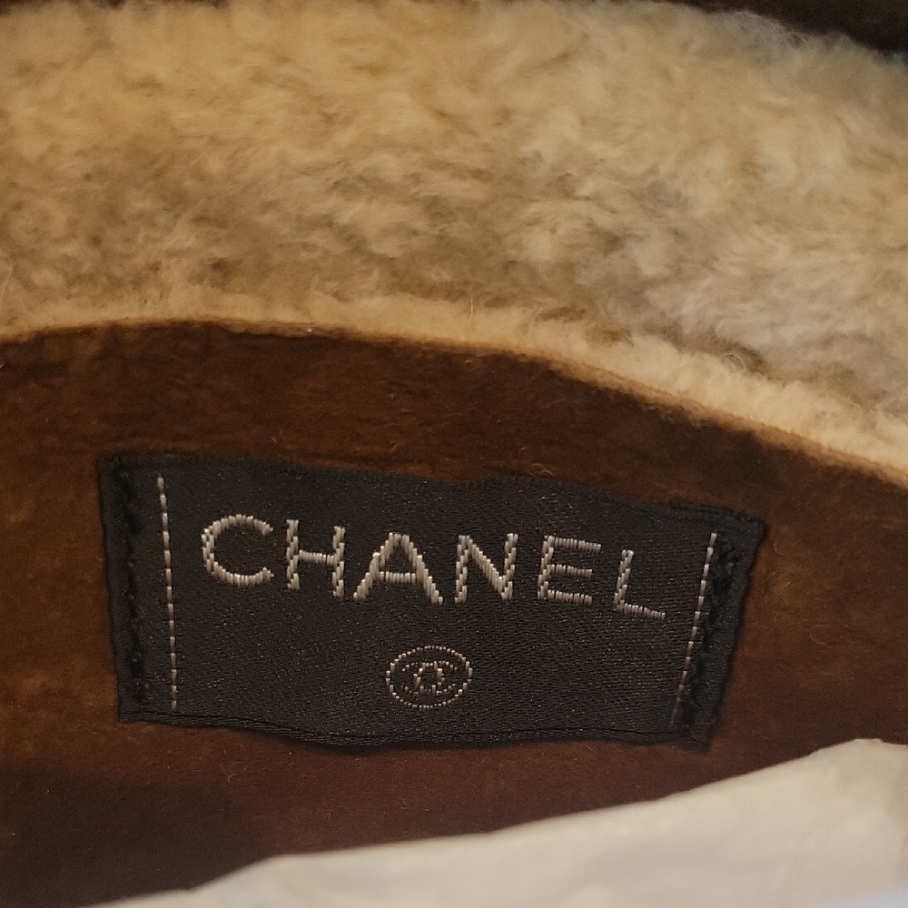 Chanel Leather & Sherpa Wool Shoulder Bag - Picture 3 of 14